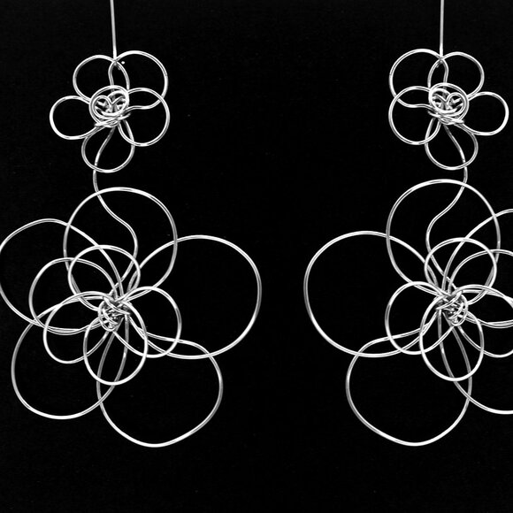 Extra long playful wire flower earrings handmade in Canada - Picture 3 of 7